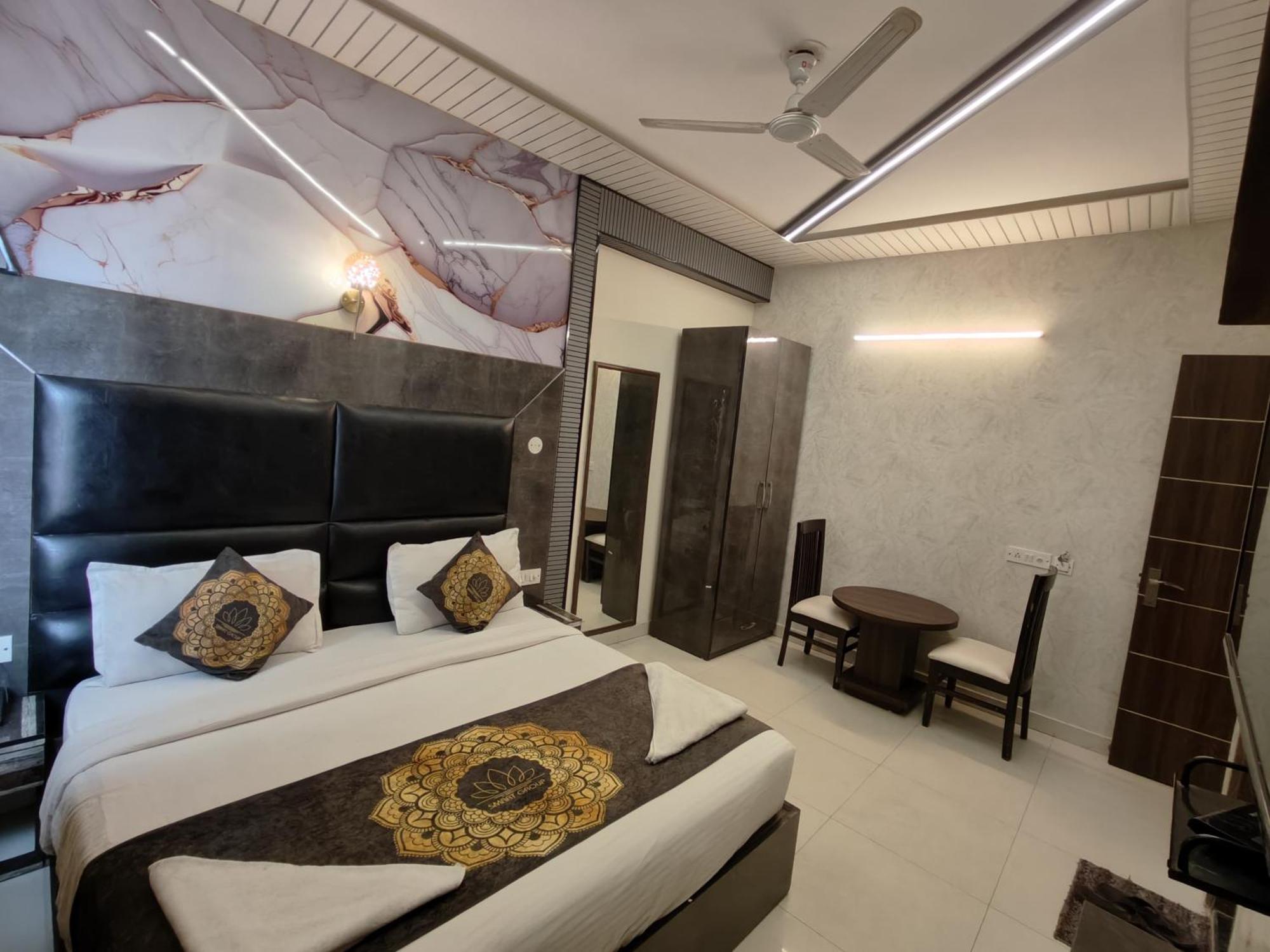 Hotel Smart Plaza Nuova Delhi Esterno foto
