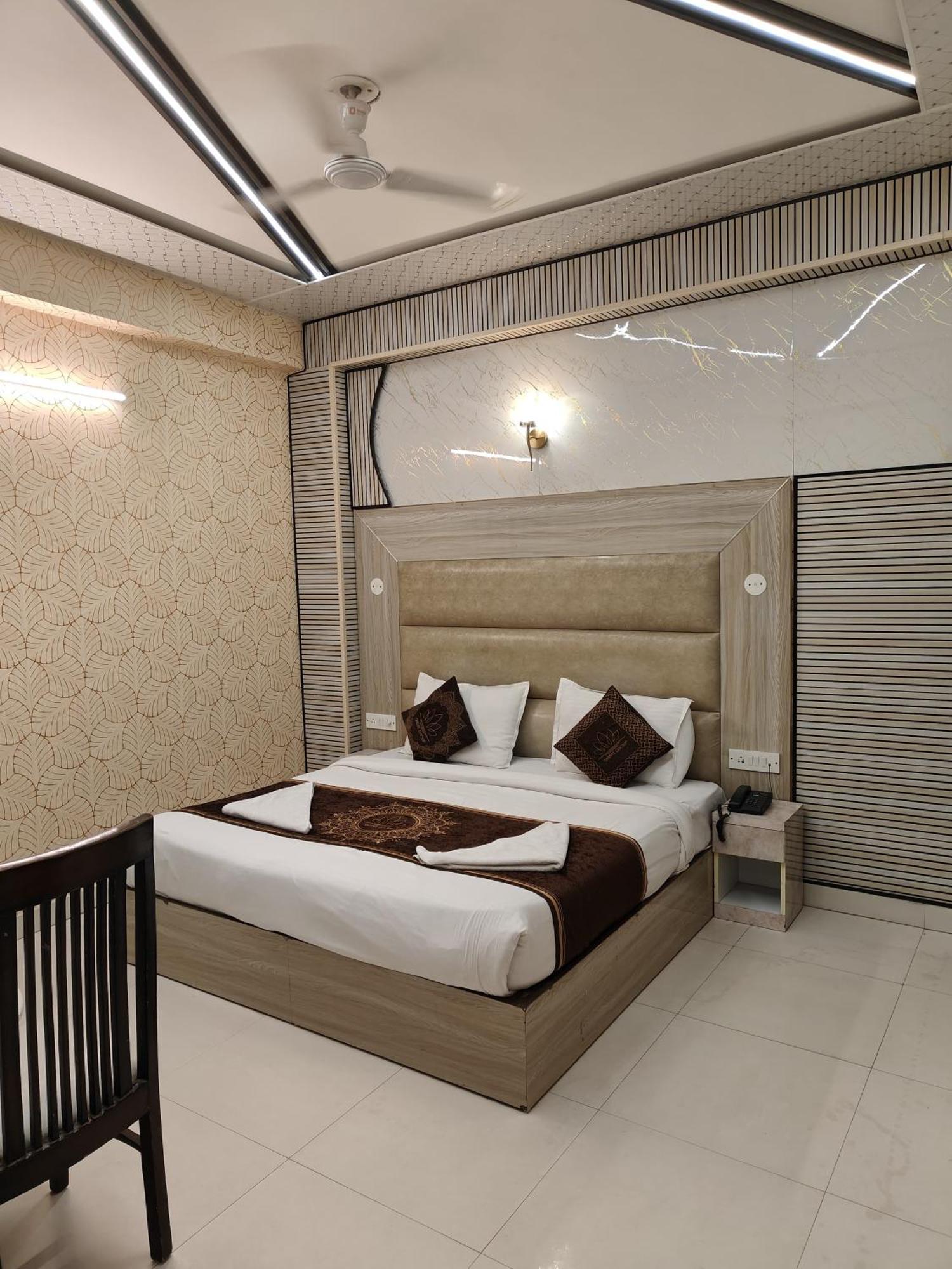 Hotel Smart Plaza Nuova Delhi Esterno foto