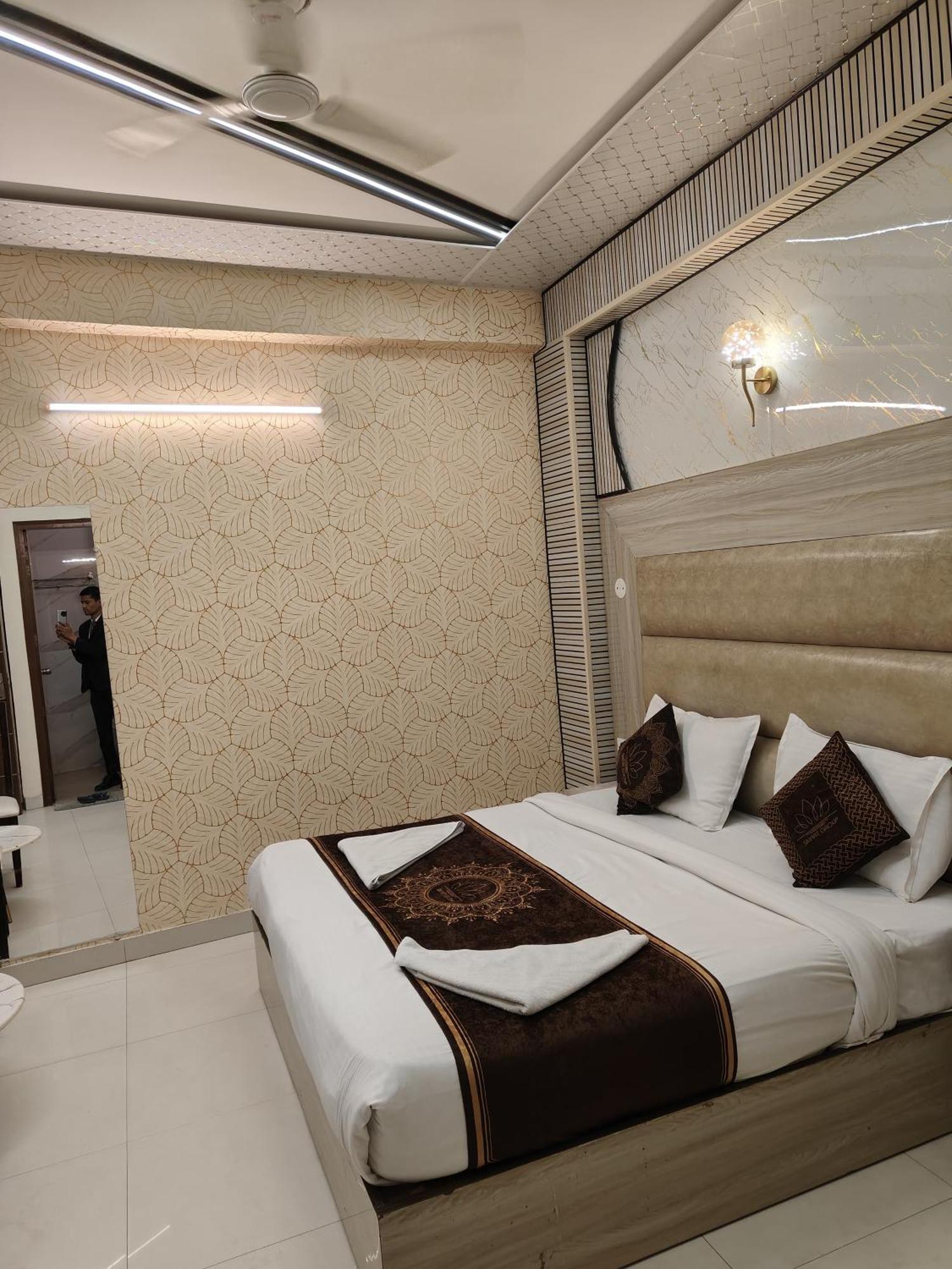 Hotel Smart Plaza Nuova Delhi Esterno foto