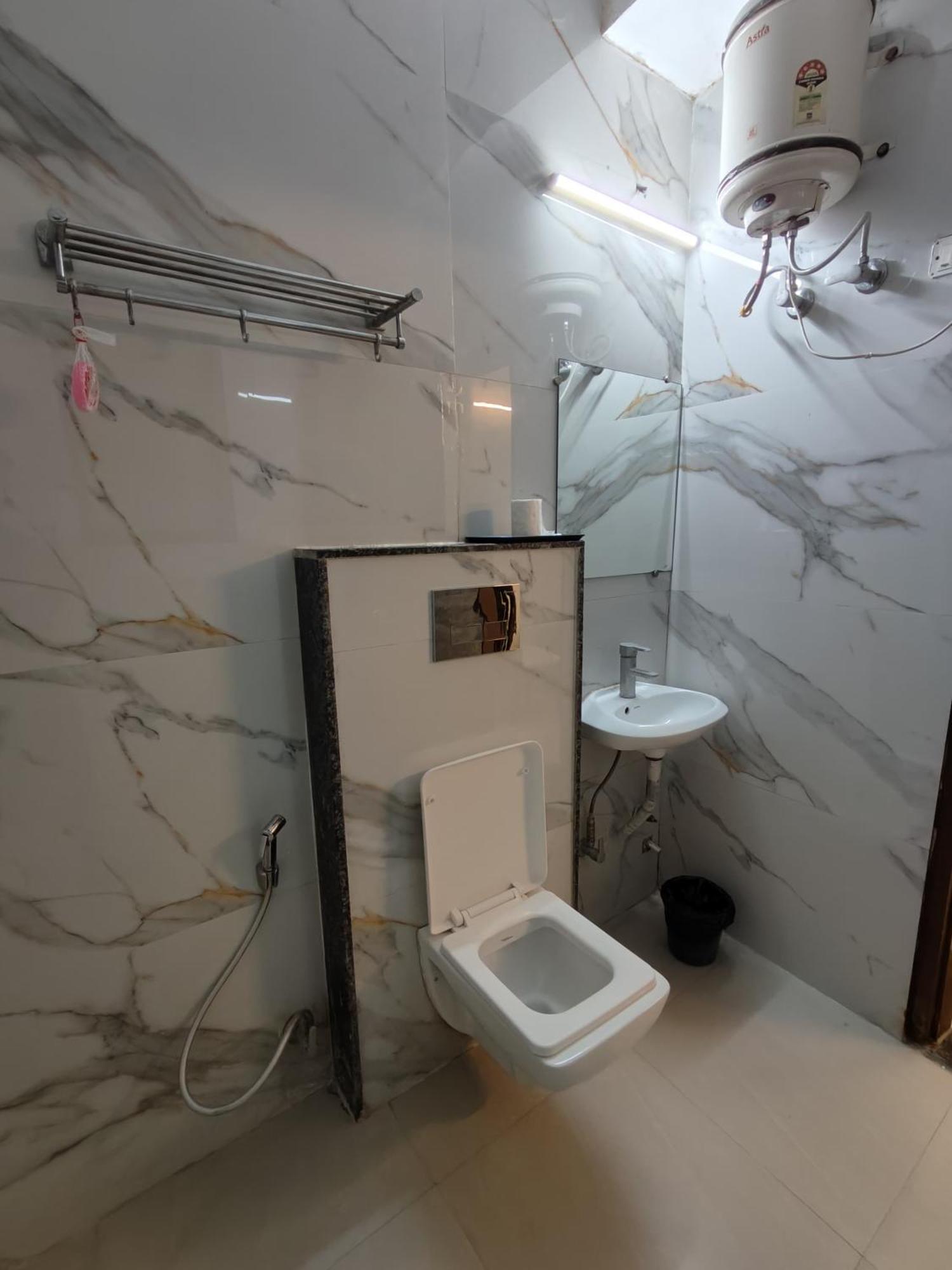 Hotel Smart Plaza Nuova Delhi Esterno foto