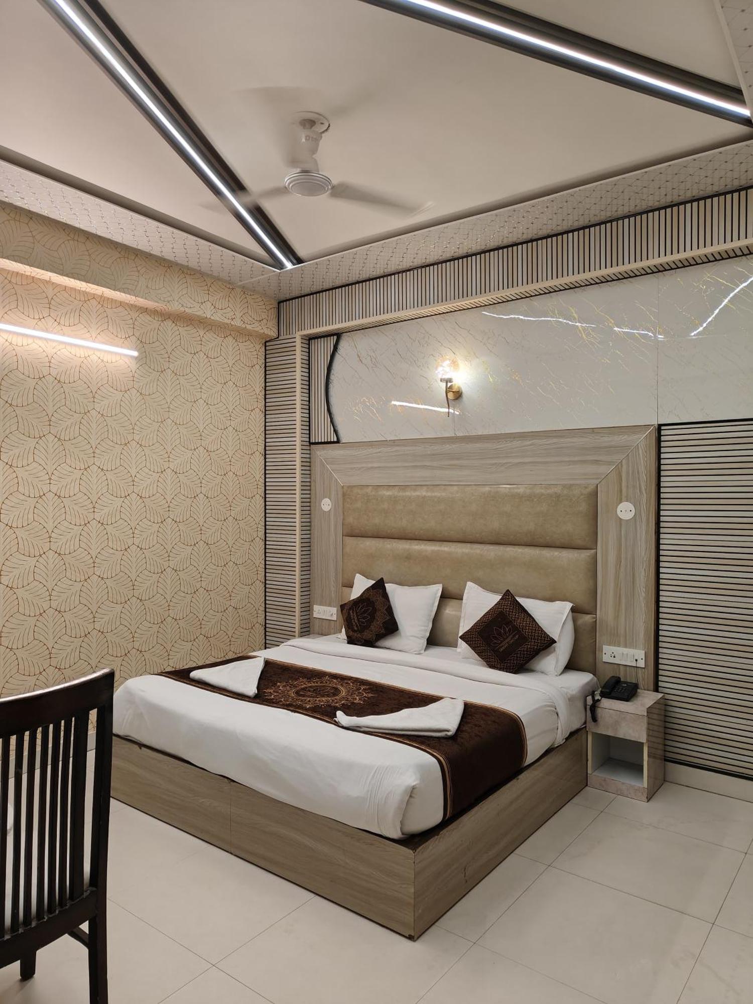 Hotel Smart Plaza Nuova Delhi Esterno foto