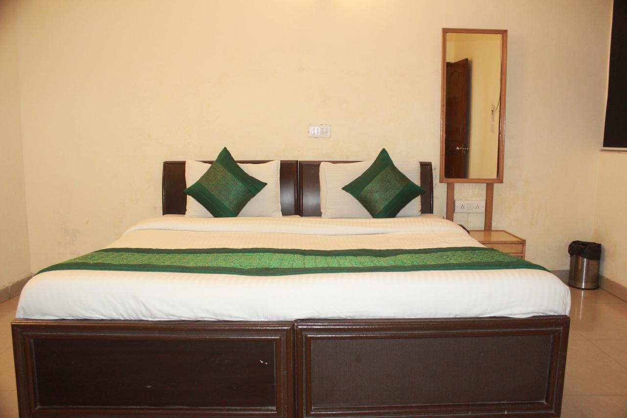 Hotel Smart Plaza Nuova Delhi Esterno foto