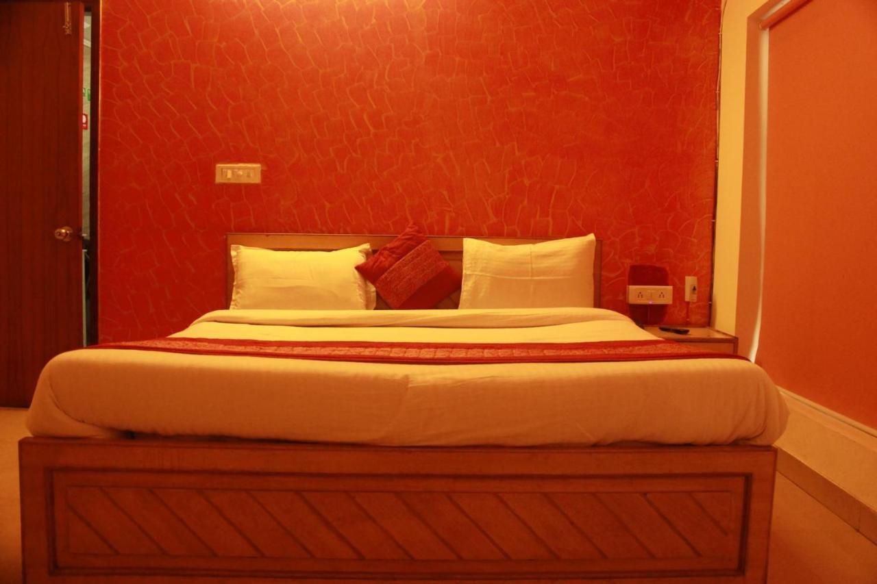 Hotel Smart Plaza Nuova Delhi Esterno foto