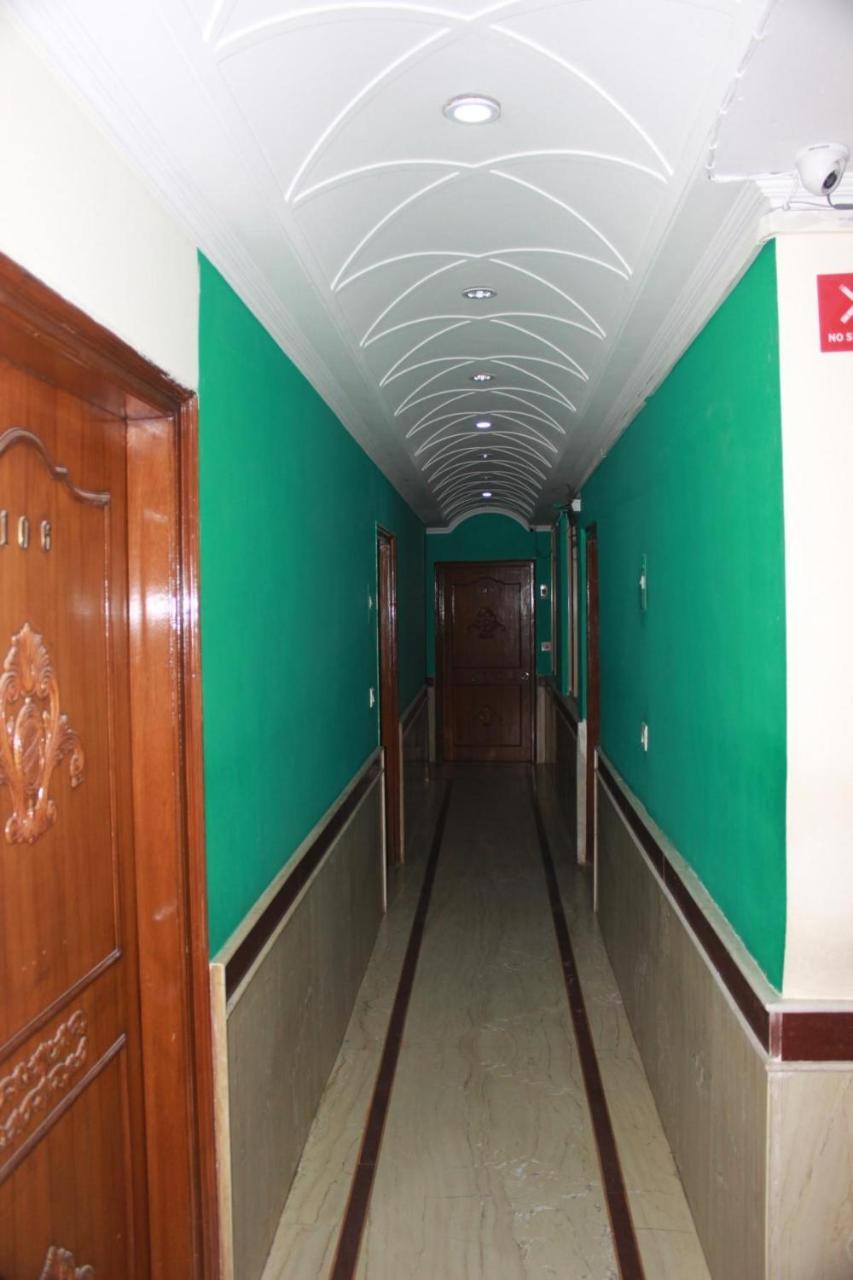 Hotel Smart Plaza Nuova Delhi Esterno foto