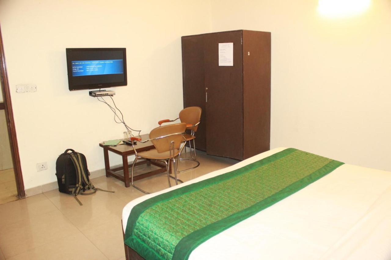 Hotel Smart Plaza Nuova Delhi Esterno foto